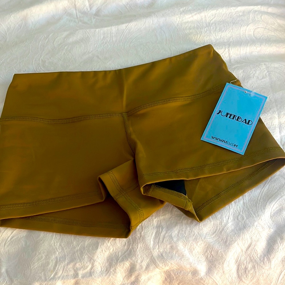 Fleo short, NWT